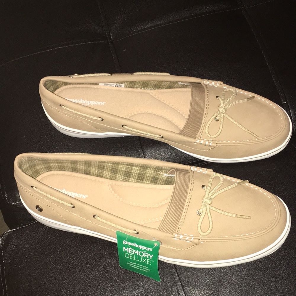 Wide Grasshoppers, 12w, beige slip on, Memory foam